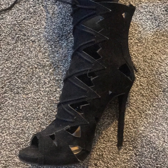Heels - Picture 3 of 3
